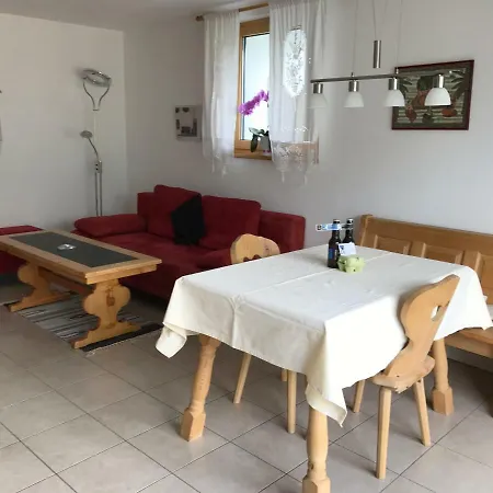 Ferienwohnung In Mit Panoramablick * Tschlin